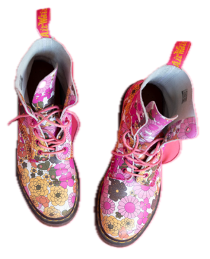 Doc Martens mit buntem Blumenmuster